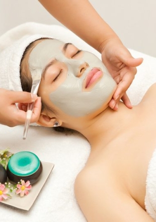 Mina Nails &amp; Beauty 