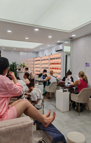 Mina Nails &amp; Beauty 