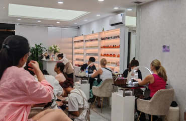 Mina Nails &amp; Beauty 