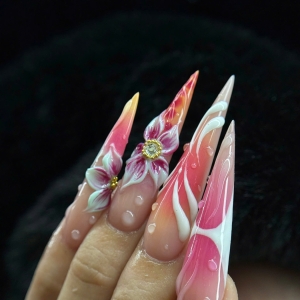 Mina Nails &amp; Beauty 