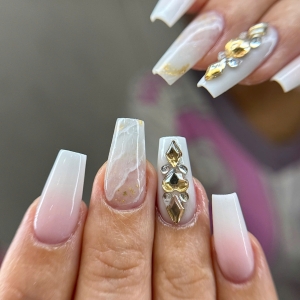 Mina Nails &amp; Beauty 