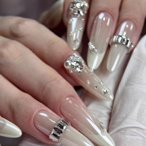 Mina Nails &amp; Beauty 