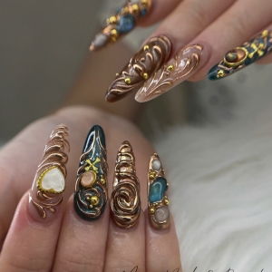 Mina Nails &amp; Beauty 