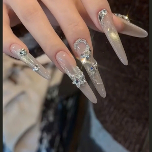Mina Nails &amp; Beauty 