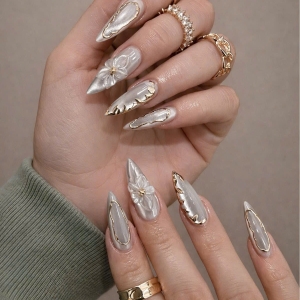 Mina Nails &amp; Beauty 