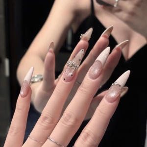 Mina Nails &amp; Beauty 