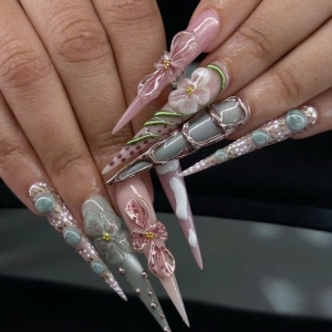 Mina Nails &amp; Beauty 