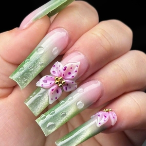 Mina Nails &amp; Beauty 