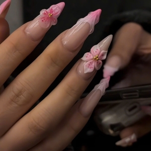 Mina Nails &amp; Beauty 