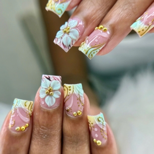 Mina Nails &amp; Beauty 