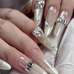Mina Nails &amp; Beauty 