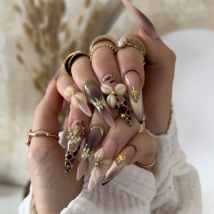 Mina Nails &amp; Beauty 