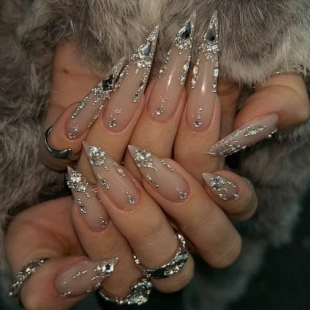 Mina Nails &amp; Beauty 