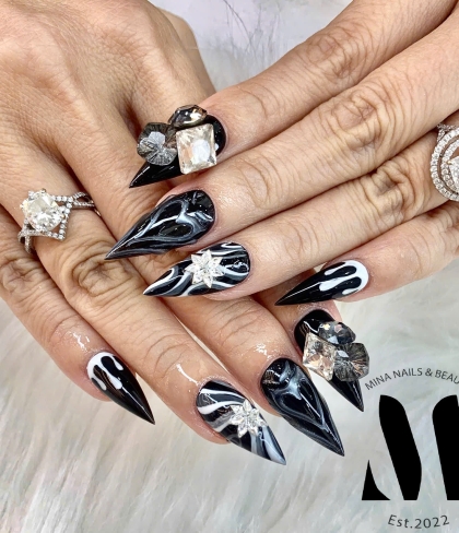 Mina Nails &amp; Beauty 