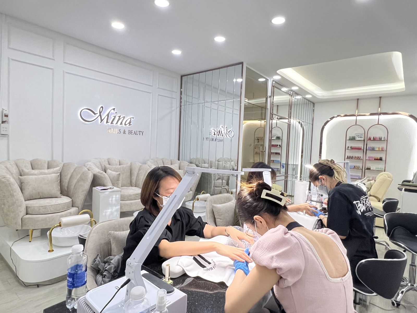 Mina Nails & Beauty
