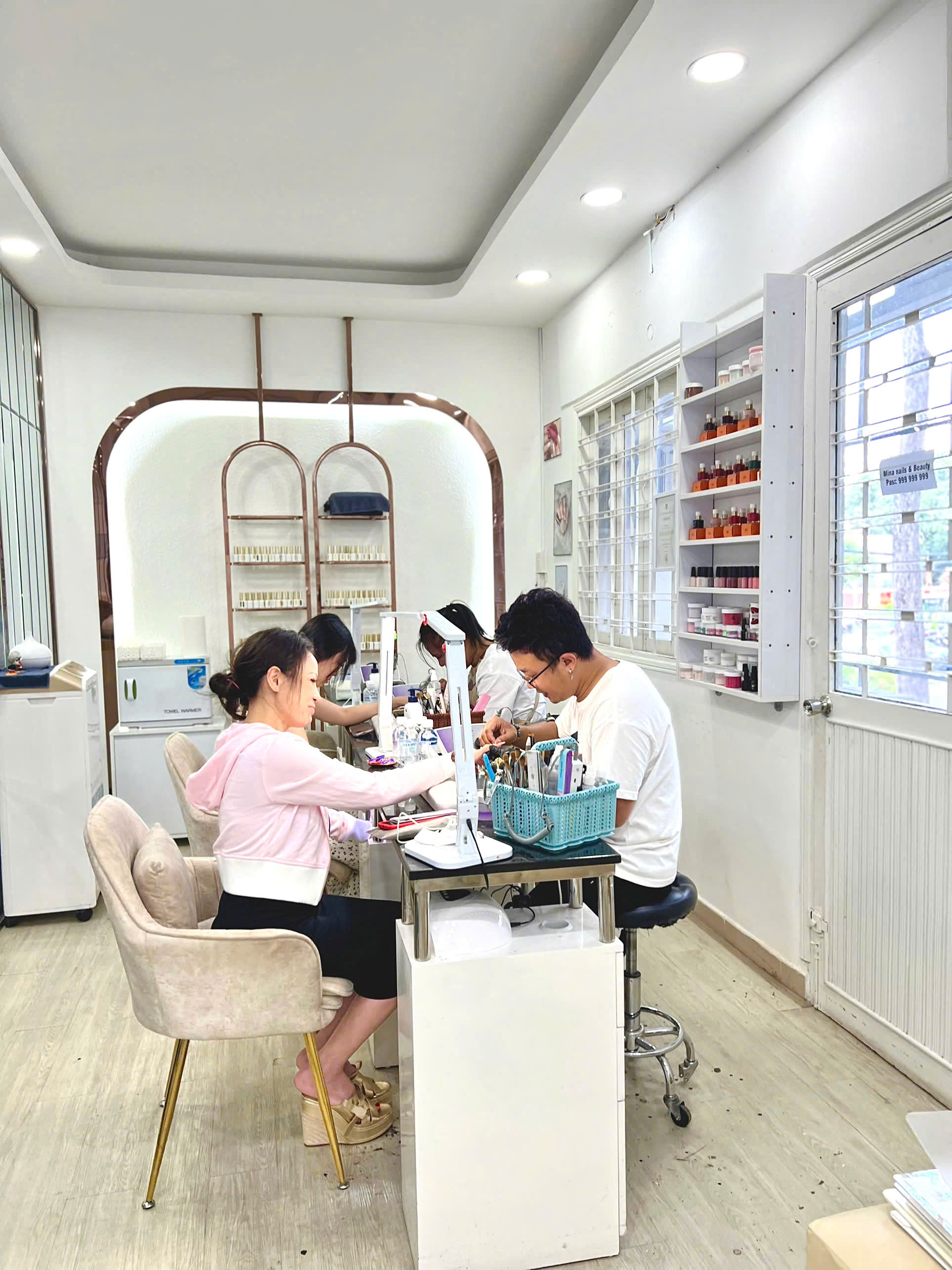 Nail Salon Near Ben Thanh Market